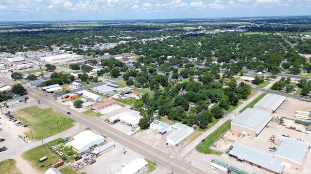 619 E Jackson Street, El Campo, TX 77437