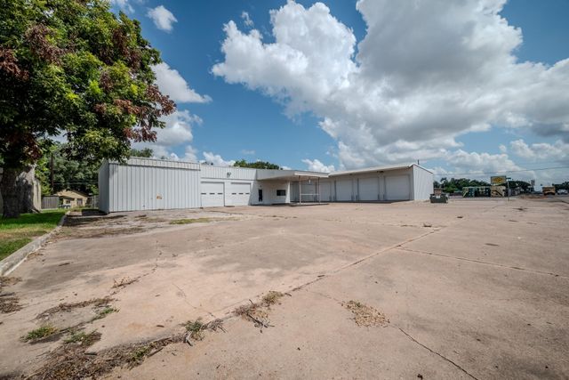 619 E Jackson Street, El Campo, TX 77437