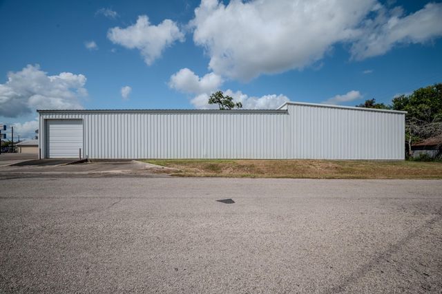 619 E Jackson Street, El Campo, TX 77437