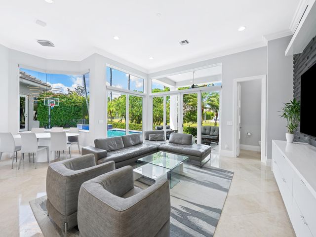 661 Cardinal Street, Plantation, FL 33324