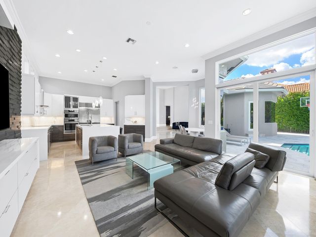 661 Cardinal Street, Plantation, FL 33324