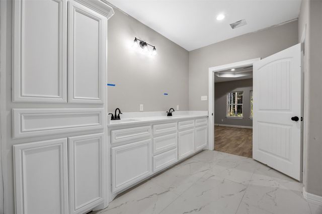 105 Wood Forest Lane, Huntsville, TX 77340