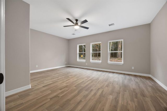 105 Wood Forest Lane, Huntsville, TX 77340