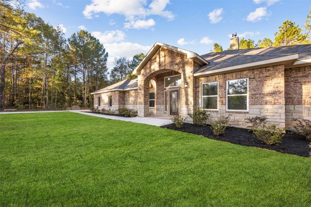 105 Wood Forest Lane, Huntsville, TX 77340