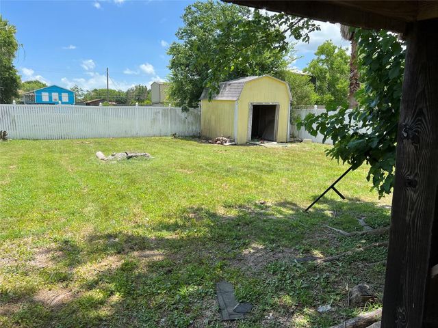 215 13th Street, San Leon, TX 77539