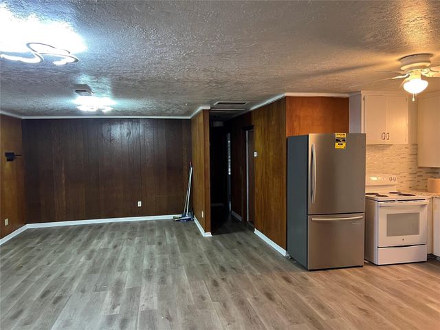 215 13th Street, San Leon, TX 77539