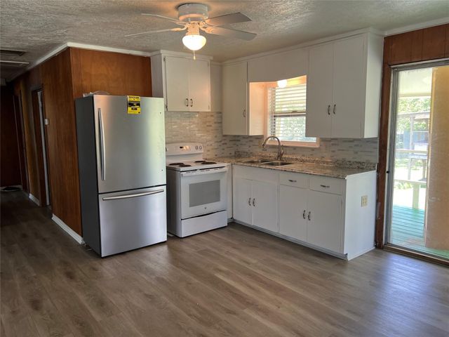 215 13th Street, San Leon, TX 77539