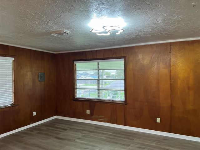 215 13th Street, San Leon, TX 77539