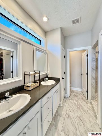 7911 Lena Street, Lincoln, NE 68516