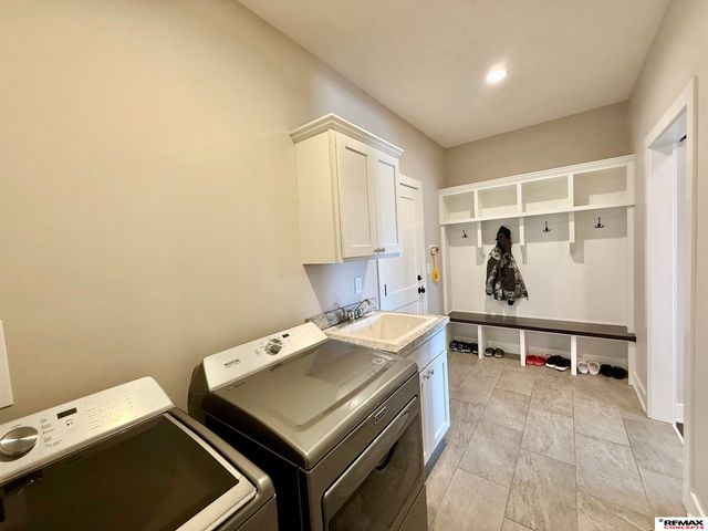 7911 Lena Street, Lincoln, NE 68516