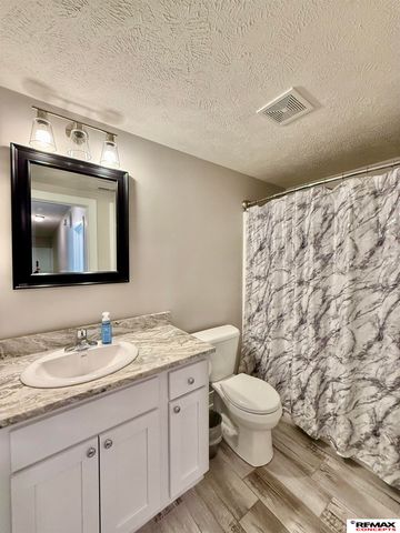 7911 Lena Street, Lincoln, NE 68516