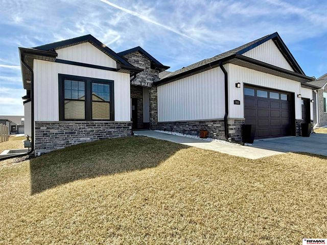 7911 Lena Street, Lincoln, NE 68516