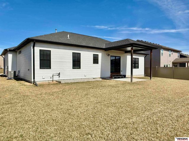 7911 Lena Street, Lincoln, NE 68516