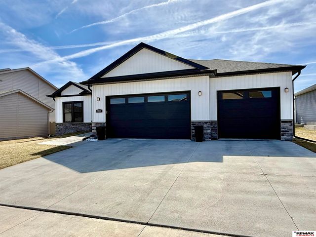 7911 Lena Street, Lincoln, NE 68516