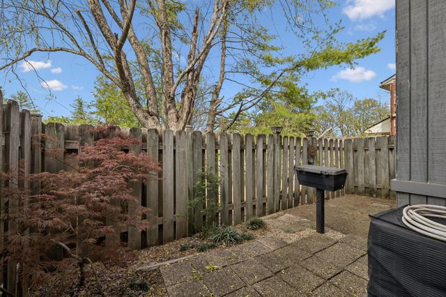 5510 Country Dr Apt 108, Nashville, TN 37211