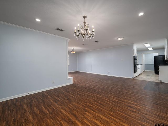 300 Robert E. Lee, Tyler, TX 75703