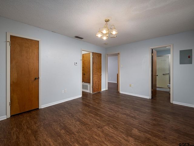300 Robert E. Lee, Tyler, TX 75703