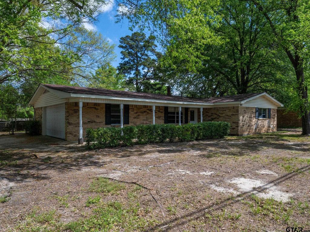 300 Robert E. Lee, Tyler, TX 75703