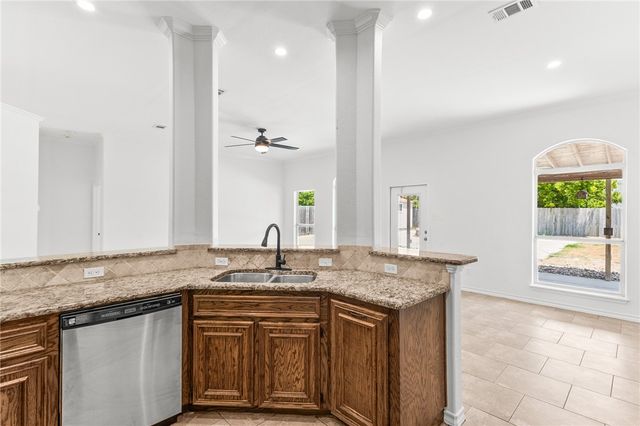 3829 Holland Dr, Corpus Christi, TX 78418