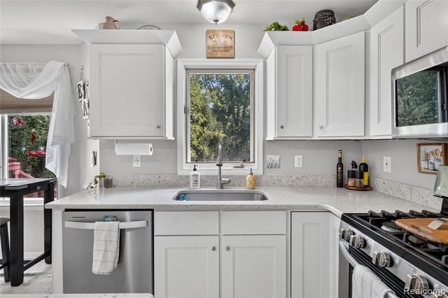8805 Pebble Creek Drive, Pinckney, MI 48169