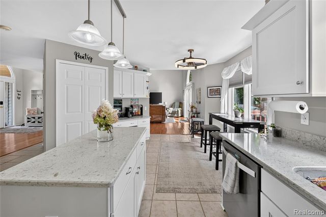 8805 Pebble Creek Drive, Pinckney, MI 48169