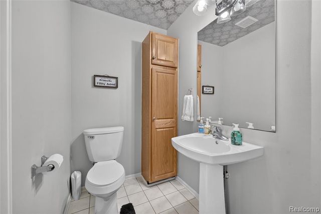 8805 Pebble Creek Drive, Pinckney, MI 48169