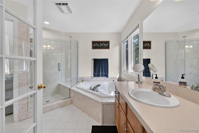 8805 Pebble Creek Drive, Pinckney, MI 48169