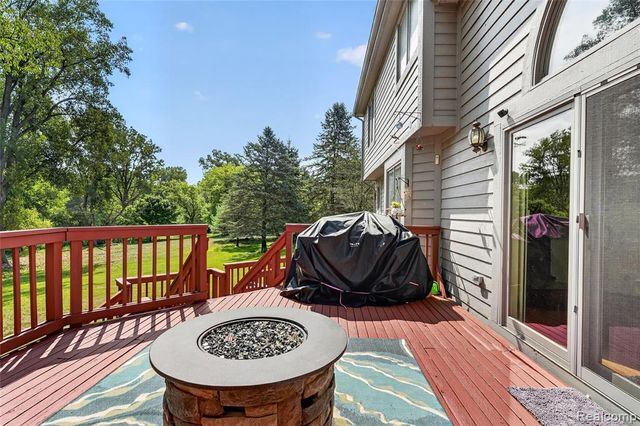 8805 Pebble Creek Drive, Pinckney, MI 48169
