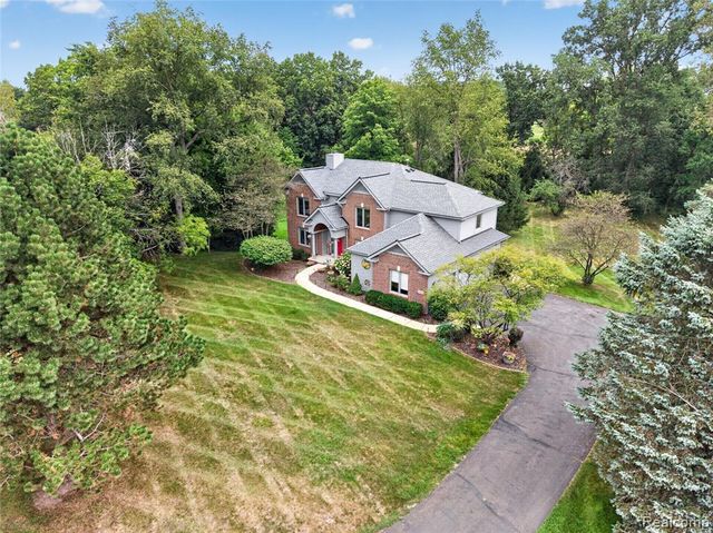 8805 Pebble Creek Drive, Pinckney, MI 48169