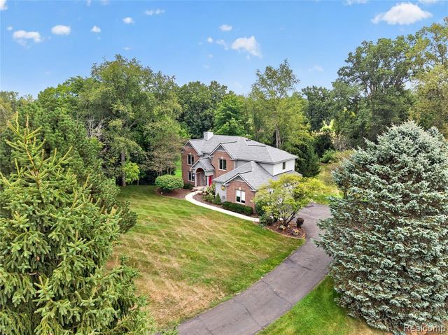 8805 Pebble Creek Drive, Pinckney, MI 48169
