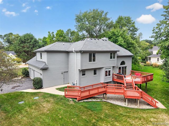 8805 Pebble Creek Drive, Pinckney, MI 48169