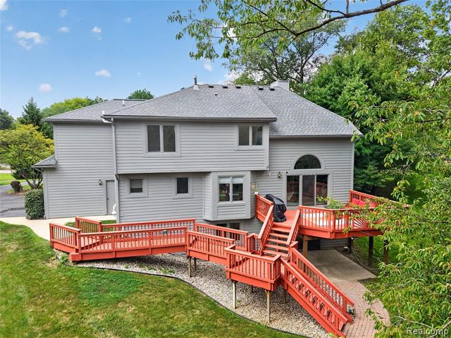 8805 Pebble Creek Drive, Pinckney, MI 48169