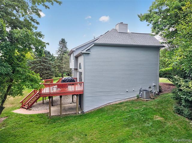 8805 Pebble Creek Drive, Pinckney, MI 48169