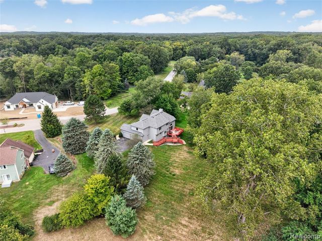8805 Pebble Creek Drive, Pinckney, MI 48169
