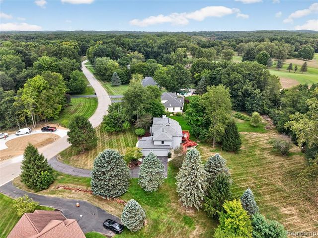 8805 Pebble Creek Drive, Pinckney, MI 48169