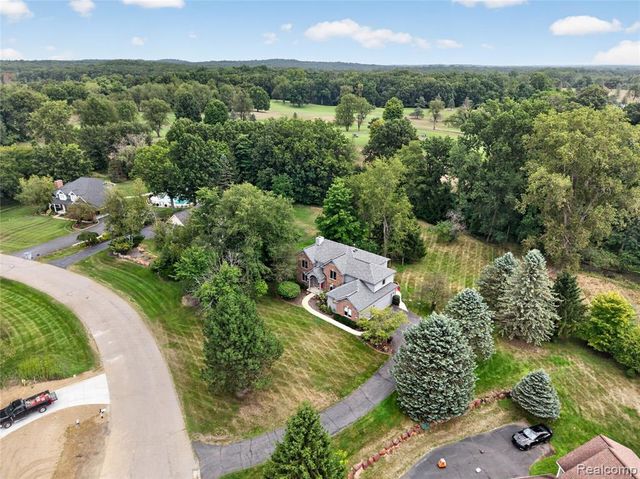 8805 Pebble Creek Drive, Pinckney, MI 48169