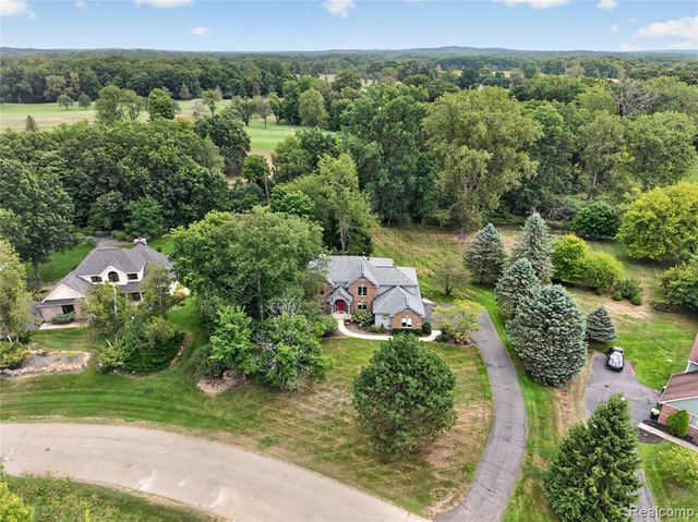 8805 Pebble Creek Drive, Pinckney, MI 48169