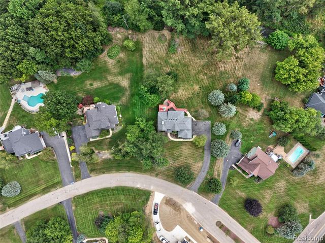 8805 Pebble Creek Drive, Pinckney, MI 48169