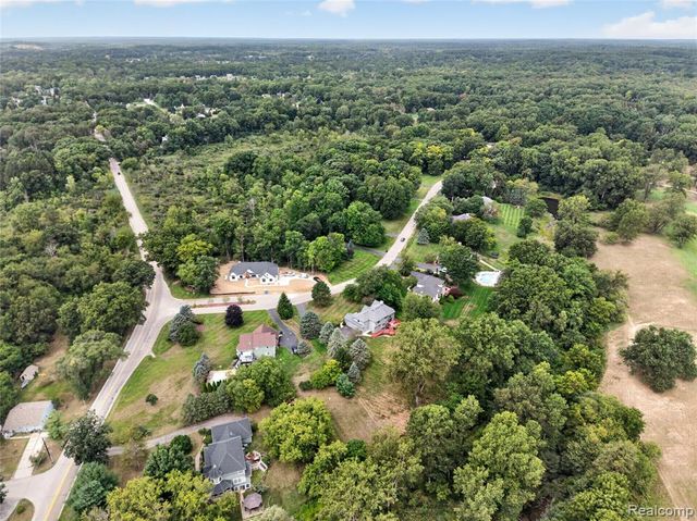 8805 Pebble Creek Drive, Pinckney, MI 48169