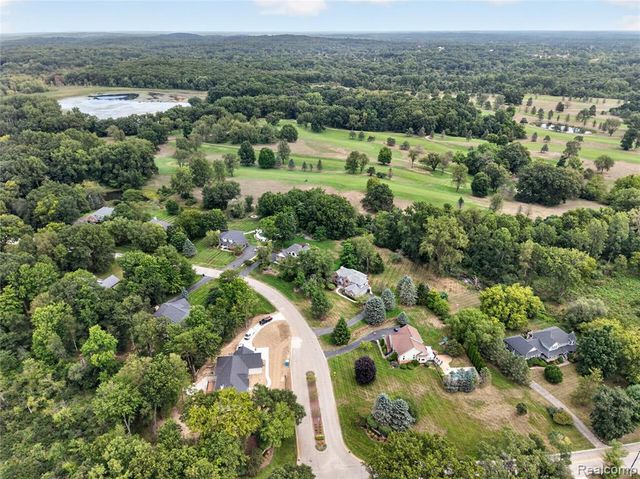 8805 Pebble Creek Drive, Pinckney, MI 48169