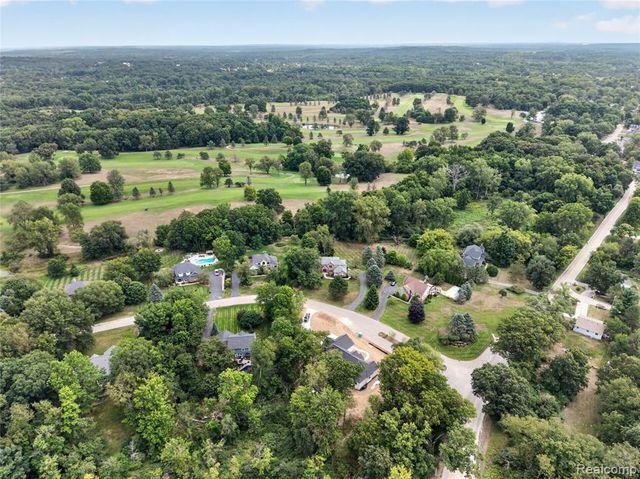 8805 Pebble Creek Drive, Pinckney, MI 48169
