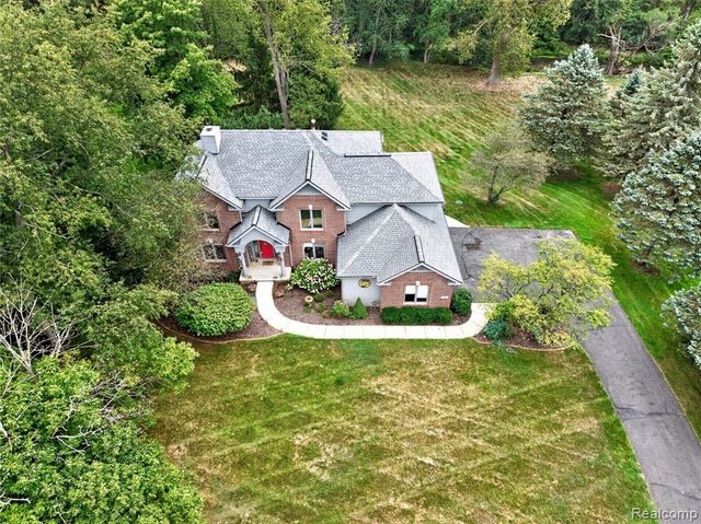 8805 Pebble Creek Drive, Pinckney, MI 48169