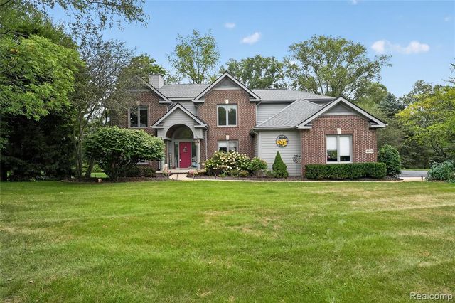 8805 Pebble Creek Drive, Pinckney, MI 48169