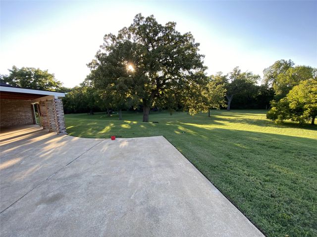 1415 Red Oak Circle, Farmersville, TX 75442