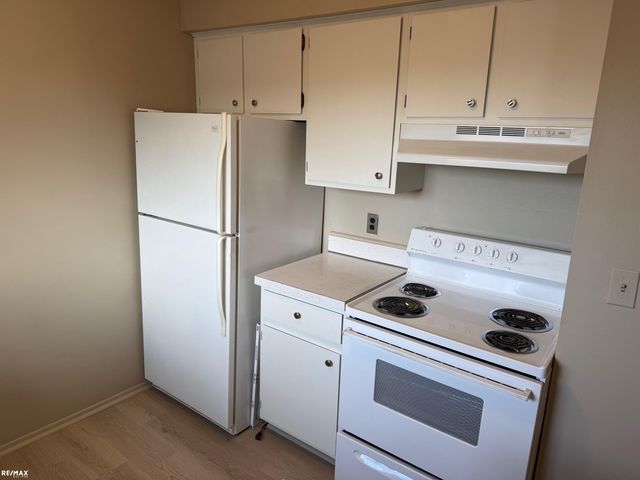 29225 Hayes Road, Warren, MI 48088