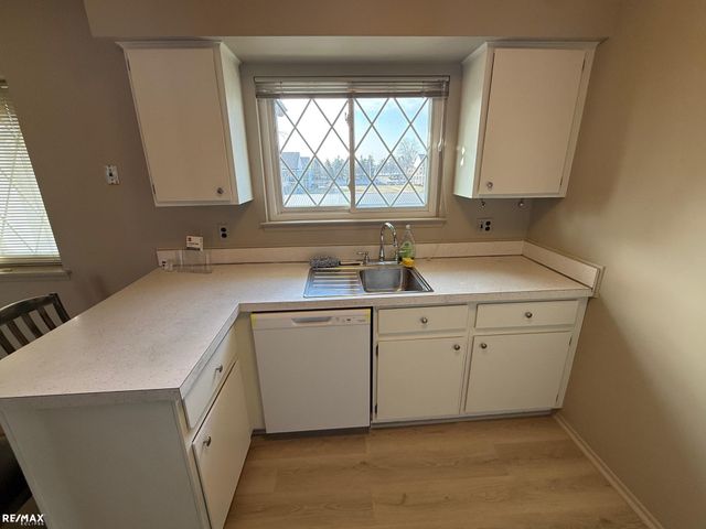 29225 Hayes Road, Warren, MI 48088