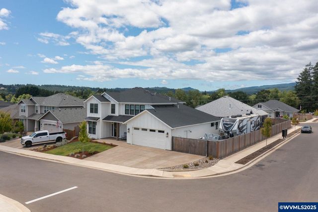 495 NW Cascade Mountain Dr, Dallas, OR 97338