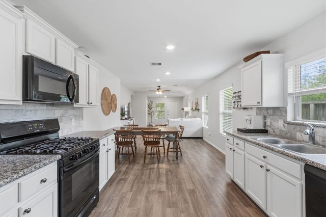 1307 Winding Willow Drive, Pinehurst, TX 77362