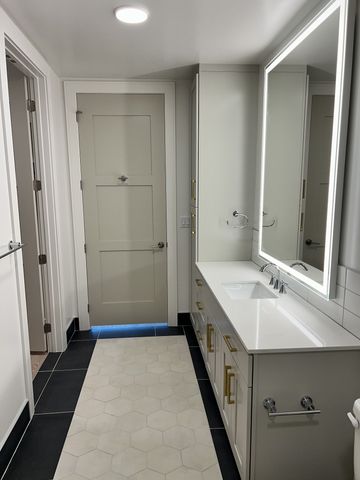 930 Commerce St Apt 1308, Nashville, TN 37203