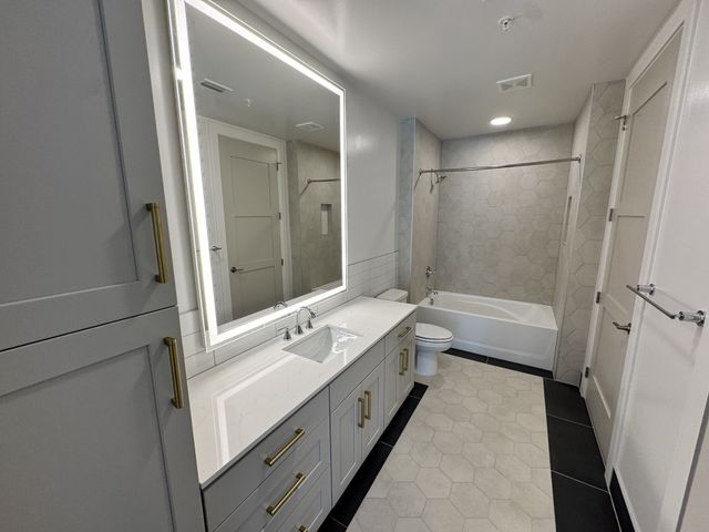 930 Commerce St Apt 1308, Nashville, TN 37203
